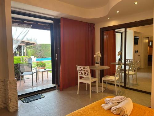 a room with a bed and a table and chairs at Oasi verde cavallino in Cavallino di Lecce