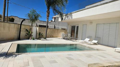 Kolam renang di atau dekat dengan Masseria "Casa Giulia" con piscina