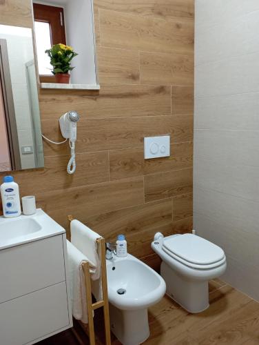 a bathroom with a toilet and a sink and a mirror at Il Ponticello in Gradillo