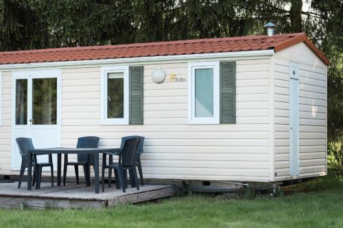 a table and chairs in front of a house at Camping 2000 in Januv Dul