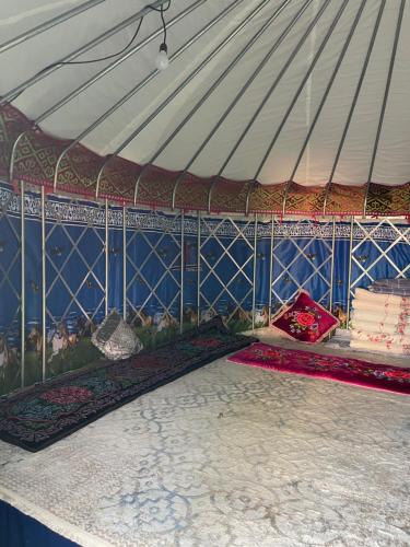 Postel nebo postele na pokoji v ubytování Kolsay Kazakh Yurts