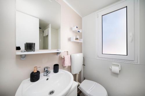 Ένα μπάνιο στο MARINO mobile home, Camp SOLINE