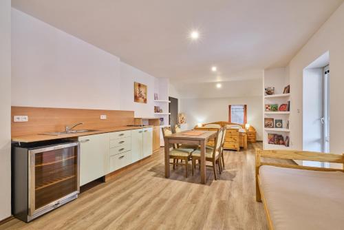 a kitchen and dining room with a table and chairs at Havlovice, ubytování u dřevěné Lávky, okres Trutnov in Havlovice