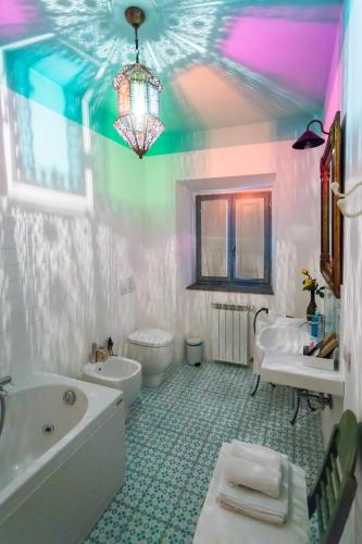 a bathroom with a tub and a sink at Podere Orto Wine Country House in Trevinano