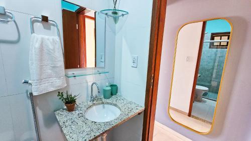 a bathroom with a sink and a mirror at Apartamento lençóis 103 in Lençóis