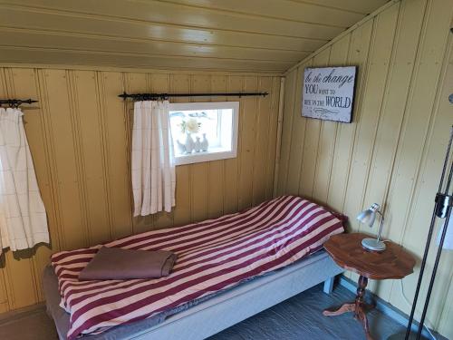 Postel nebo postele na pokoji v ubytování Bie huset