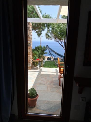 an open door with a view of a patio at Madilida Sifnos Apartment in Artemonas