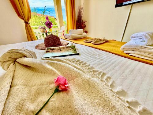 Ένα ή περισσότερα κρεβάτια σε δωμάτιο στο TRAVELLERS LEMONIAS APARTMENT Agios GORDIOS