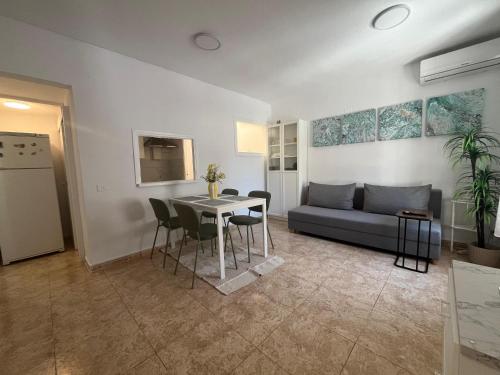 Bright 2-Bedroom Holiday Home with Pool Access in Torrevieja