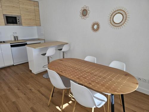 Kuchyň nebo kuchyňský kout v ubytování Appartement 2 chambres