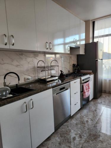 Una cocina o zona de cocina en sea side