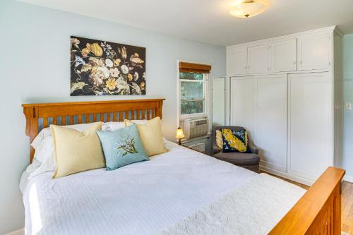Ένα ή περισσότερα κρεβάτια σε δωμάτιο στο Central South Pasadena Apt, 3 Mi to Rose Bowl