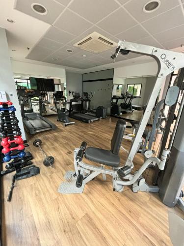 a gym with treadles and a chair in a room at Hotel Pamplona Jardins Univer com garagem 2402 in Sao Paulo