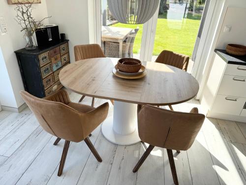 a wooden table and chairs in a kitchen at Die 5 Ferienwohnungen der Familie Weber in Fehmarn