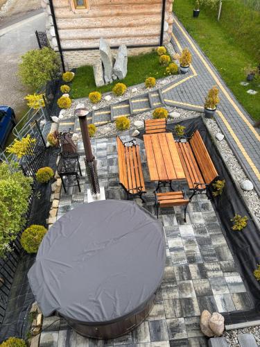 an overhead view of a patio with a table and chairs at DOMKI NA WIERCHU in Biały Dunajec
