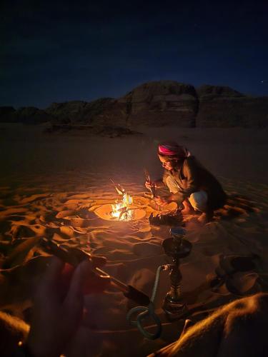 Tetamu yang menginap di Wadi Rum Desert Experience