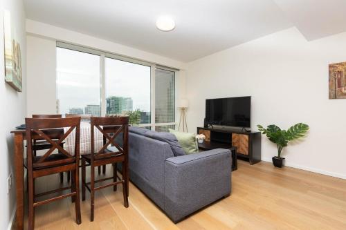 Gallery image of Snug 3BR HighRise with Pool, Spa & Rooftop Views in Los Angeles