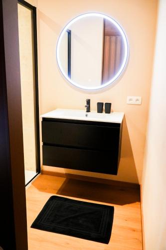a bathroom with a sink and a mirror at B&B Heinehoeve in Kaprijke