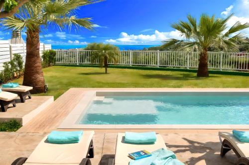 Bazén v ubytování Sunlight Villas Heated Pool nebo v jeho okolí