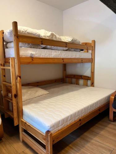 Postel nebo postele na pokoji v ubytování Rdzawa five