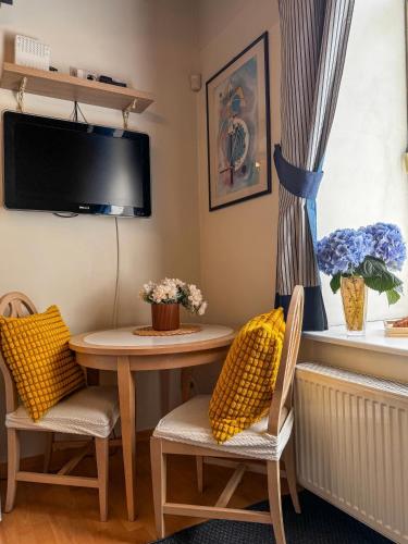 TV a/nebo společenská místnost v ubytování Loft Kalamaja