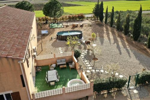 -Villa vigneronne moderne piscine et jaccuzi