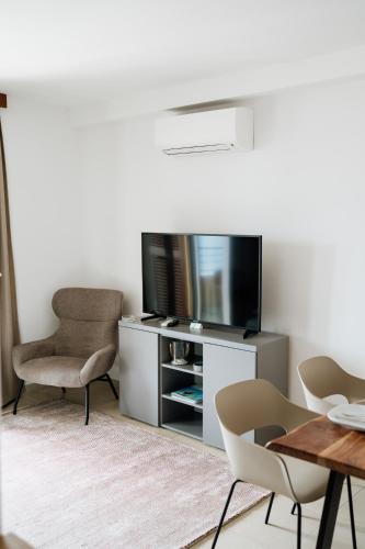 Μια τηλεόραση ή/και κέντρο ψυχαγωγίας στο Apartmaji Punta