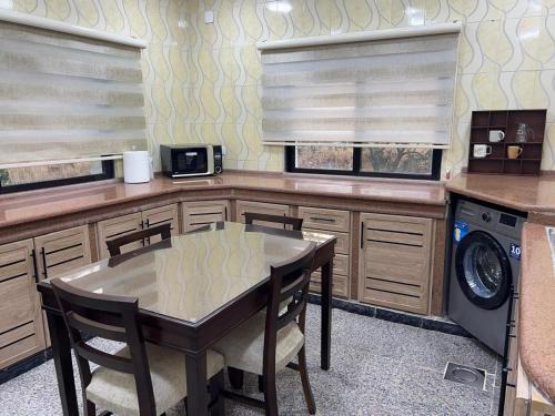 Dapur atau dapur kecil di Raha's house
