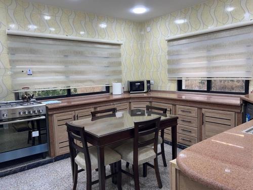 Kuhinja ili čajna kuhinja u objektu Raha's house