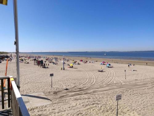 a beach with a lot of people on it at Bungalow in Zuytland by Water and Nature in Simonshaven