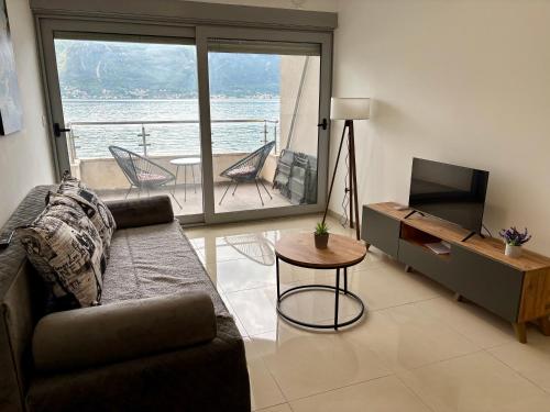 Гостиная зона в Waterfront Apartments