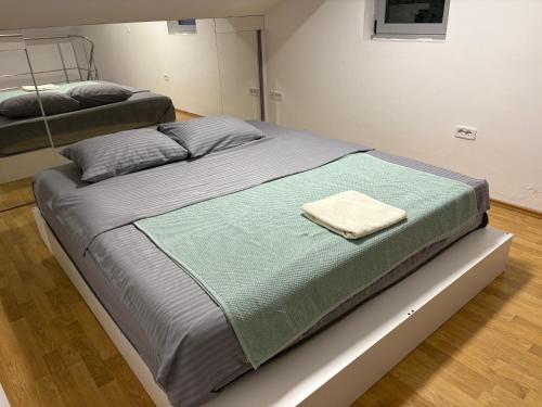 Кровать или кровати в номере Waterfront Apartments