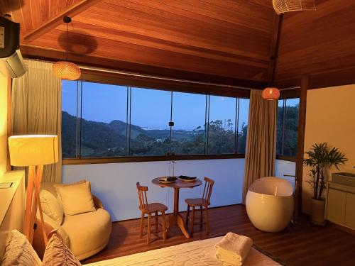 Pemandangan gunung umum atau pemandangan gunung yang diambil dari resort