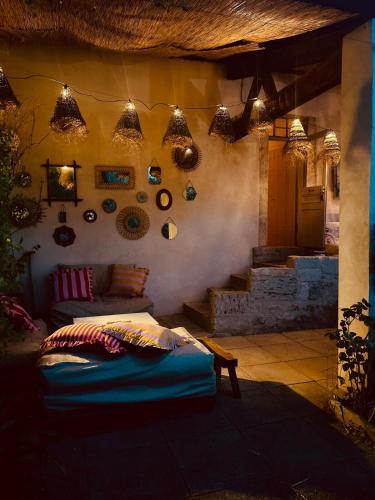 Ένα ή περισσότερα κρεβάτια σε δωμάτιο στο Charming 17th-century presbytery