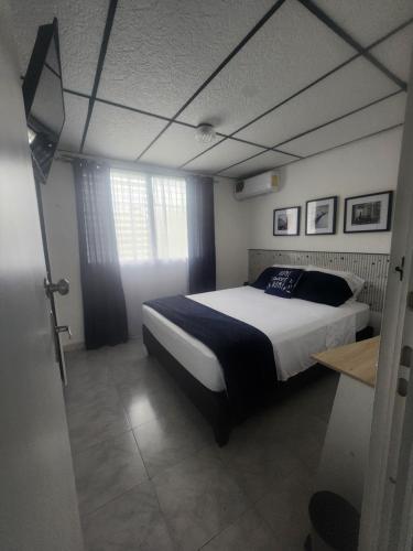 Voodi või voodid majutusasutuse Habitacion con sulay a 10 minutos del aeropuerto punta del este tocumen toas