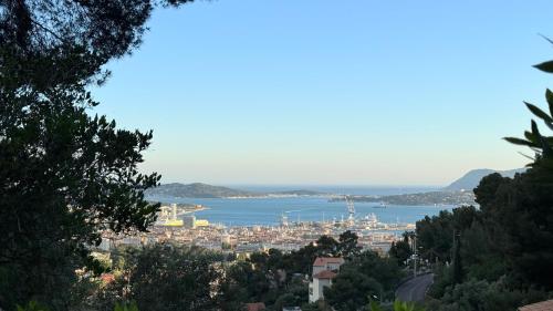Le cabanon du Faron une chambre d hote dans un jardin
