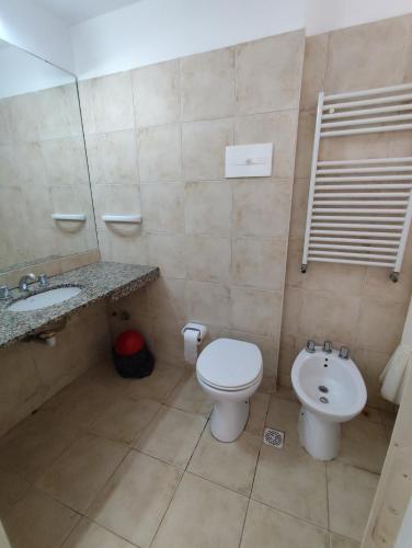 a bathroom with a toilet and a sink at Hotel Florida in Concordia