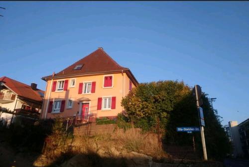 a house with a street sign in front of it at Ferienwohnung am Hang in Ettenheim