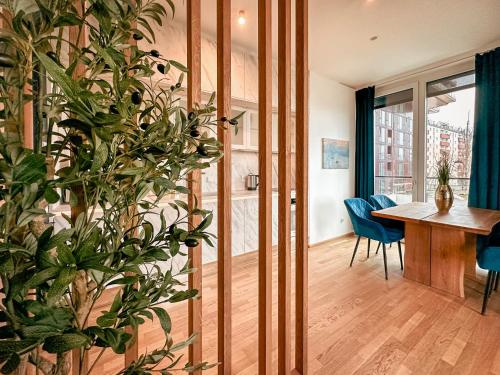 Gambar di galeri bagi KAISER LODGE - Apartment with Access to Rooftop Pool & Underground Parking in Vienna, presented by AlpenLuxus di Vienna