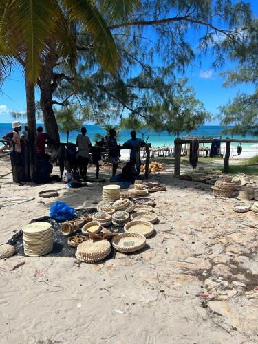 a group of hats and plates on a beach at Villas Manoel in Lumbo