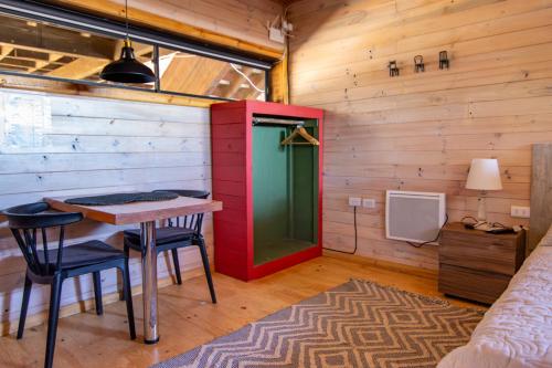 a room with a table and a green and red refrigerator at Morros del Pacífico in Chacurra