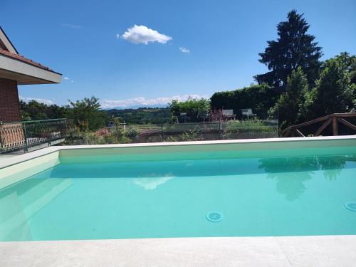 a swimming pool with a view of the mountains at Villa Martini dei Rossi in Sanfrè