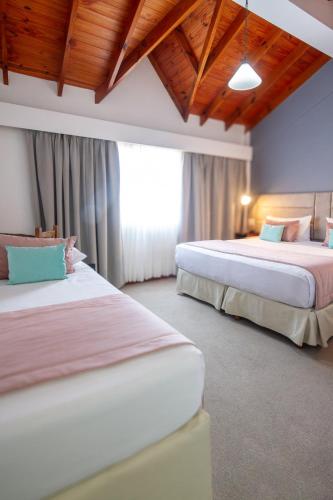 Una cama o camas en una habitación de Aikendor Hotel Panorámico