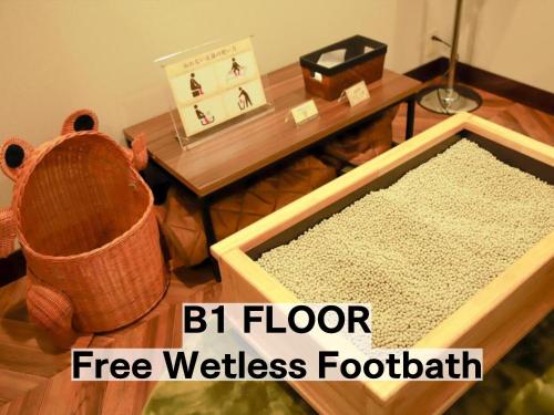 a table with a biot floor with a free wireless footbah at BaliAn Resort Chiba-Chuo in Chiba