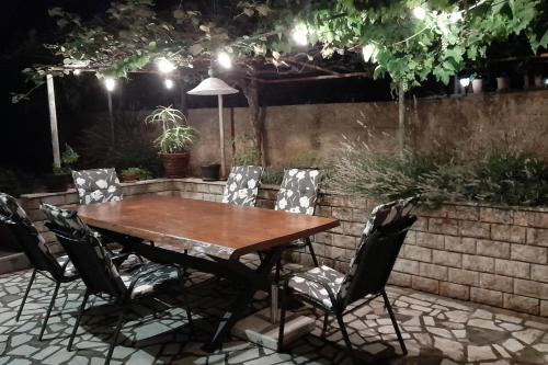 Apartments with parking space Pula - 23335