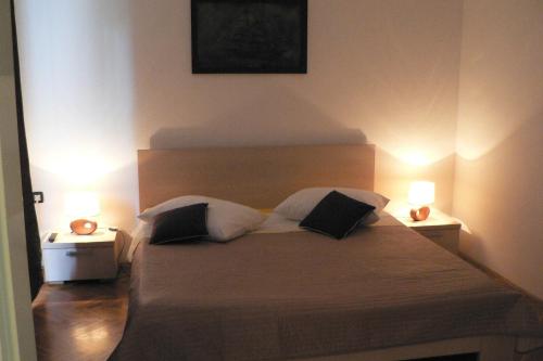 Apartments with parking space Pula - 23335