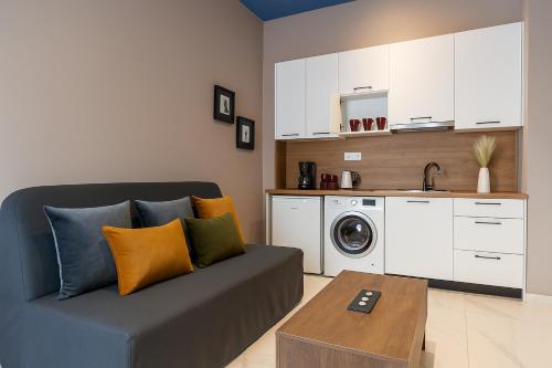 Black Onyx Comfort Suites - Elegant Stay in the City Center