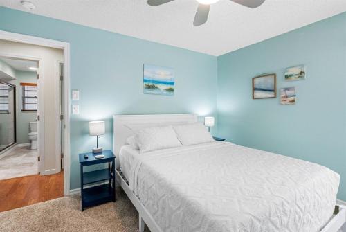 Amazing 3BR 2BA Pool House - Relax & Unwind!にあるベッド