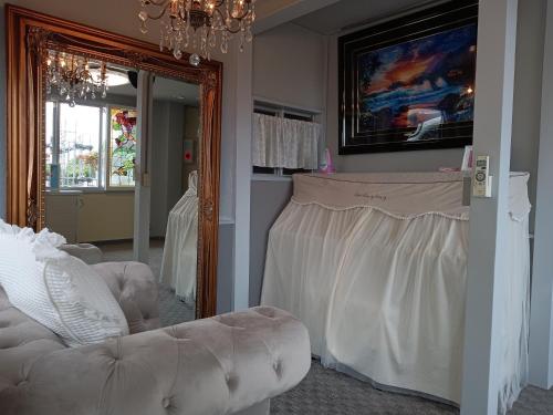 a living room with a mirror and a couch at StellaMarina~海の星　ATAMI in Shimo-taga