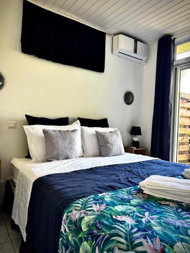 Postel nebo postele na pokoji v ubytování Le Refuge Tere-Rai - chambre